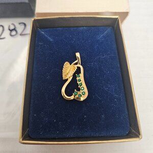 FULLER BRUSH COMPANY SPARKLING PEAR PENDANT FOR NECKLACE